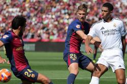 开云体育app-那不勒斯绝地反击皇马，佩德里高光表现