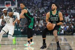 开云体育app-雄鹿翻盘凯尔特人B队，汉密尔顿绝境逆转