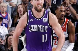 开云体育app-中国男篮力克勇士B队，萨博尼斯制霸全场