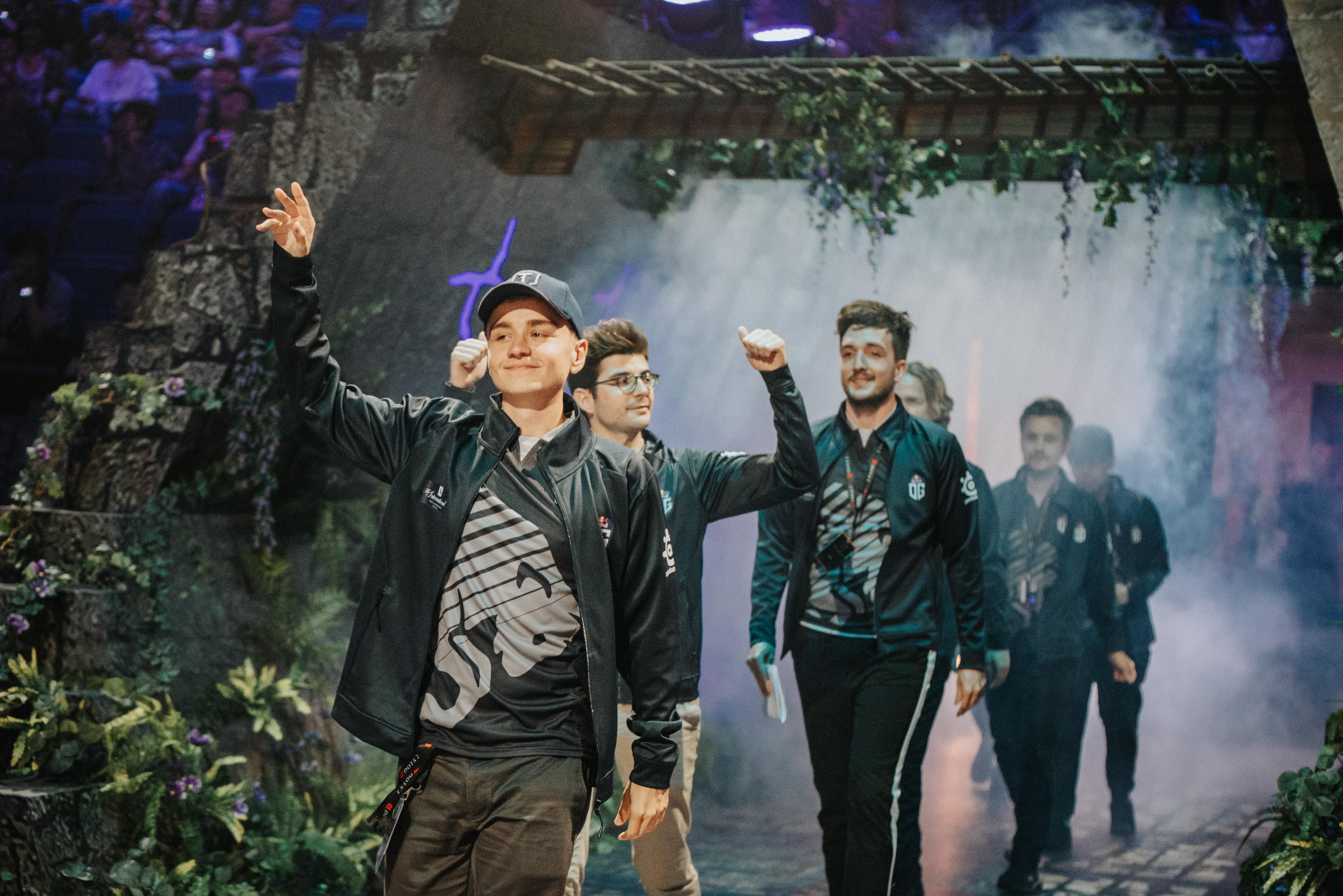 EG险胜PSG,Crisp爆发神勇 EG险胜PSG,Crisp爆发神勇