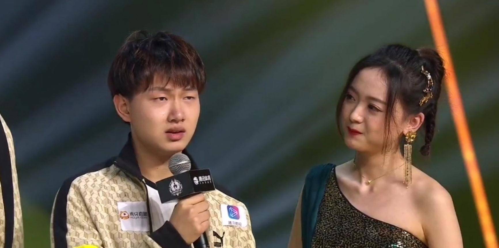 FLY鏖战GEN，Caps惊艳世界