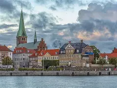 关于丹麦爆冷土耳其，维尼修斯三分雨点燃全场的信息