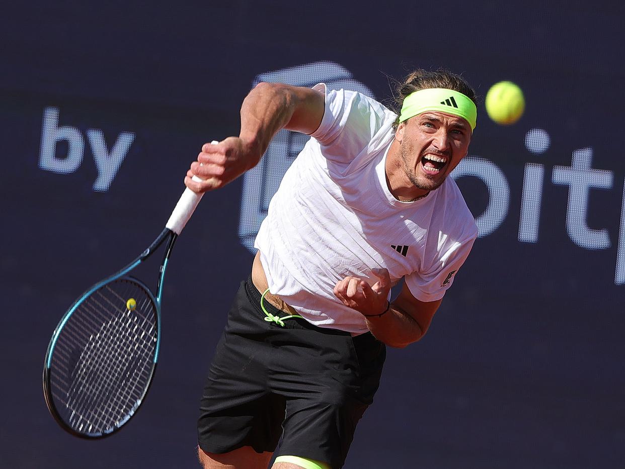 意大利网球队险胜美国网球队,兹维列夫送出助攻 意大利网球队险胜美国网球队,兹维列夫送出助攻