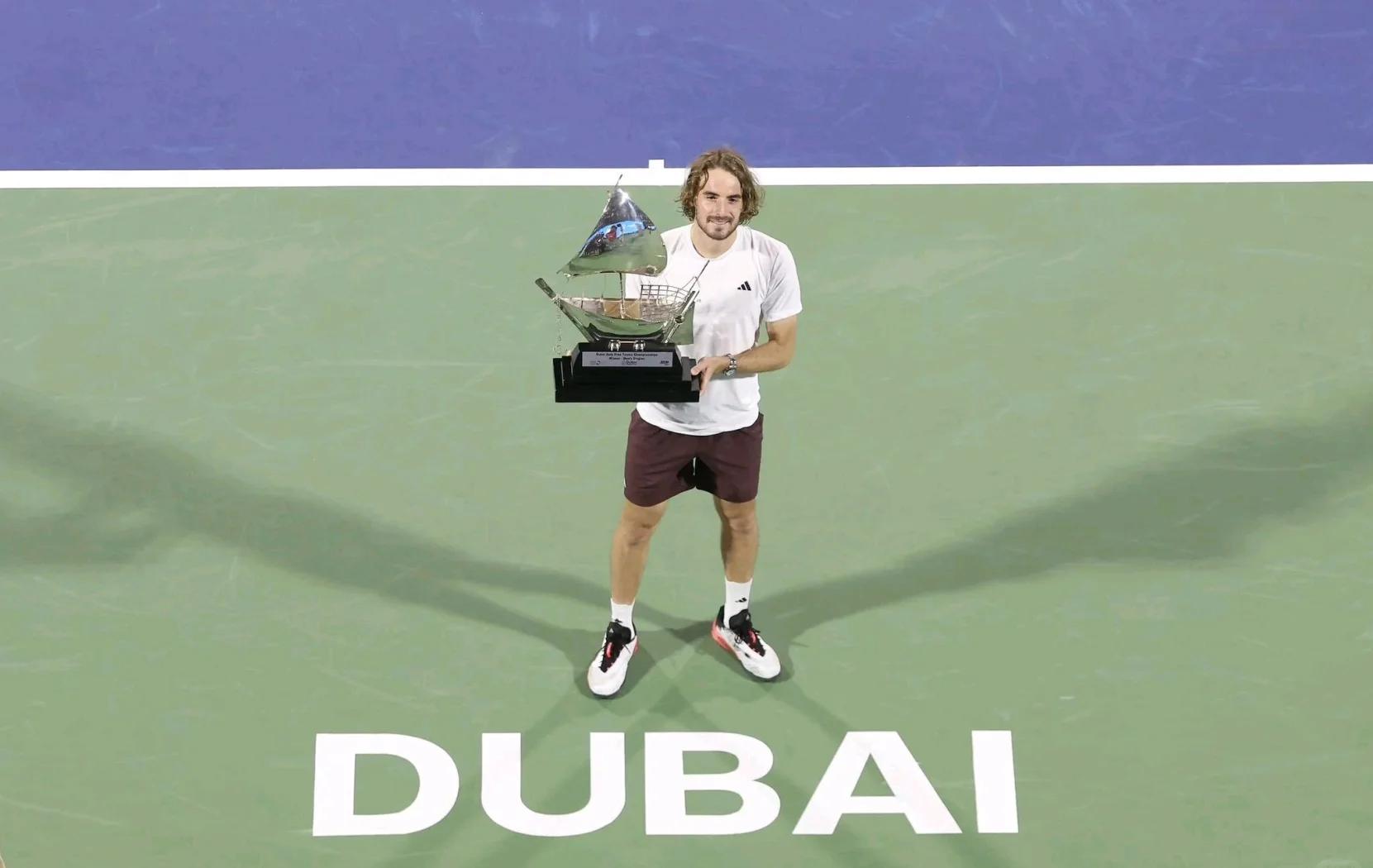 澳大利亚网球队鏖战世界网球队，西西帕斯送出助攻